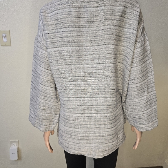J Jill Top, Size Medium, Pure Jill Linen, Gray, Oversized Whit Pockets - Picture 4 of 10